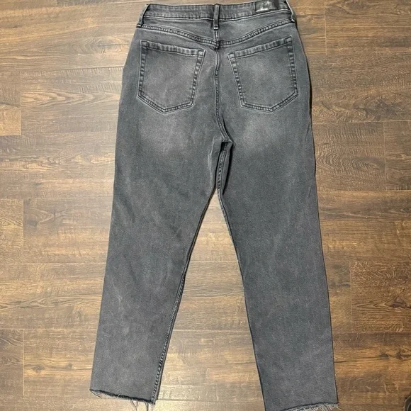 Hollister Ultra High Rise Mom Jeans Faded Black Vintage Stretch Size 7R 7 - Picture 5 of 6